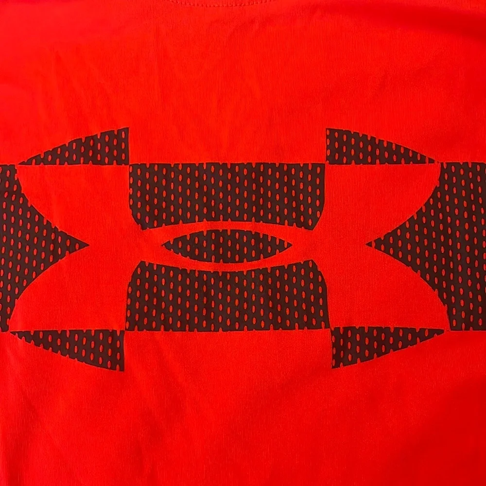 Boys Under Armour Heat Gear short sleeve shirt size JMD